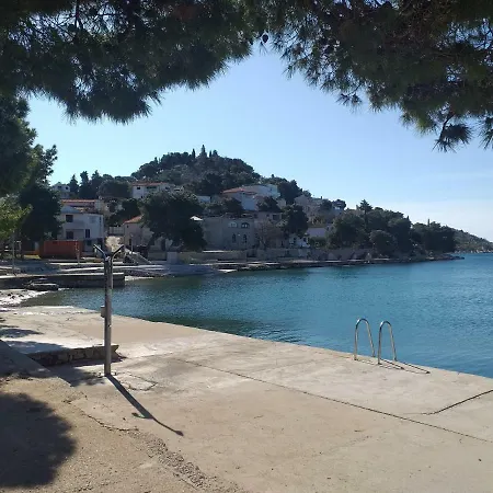 아파트 Ivan By The Tribalj