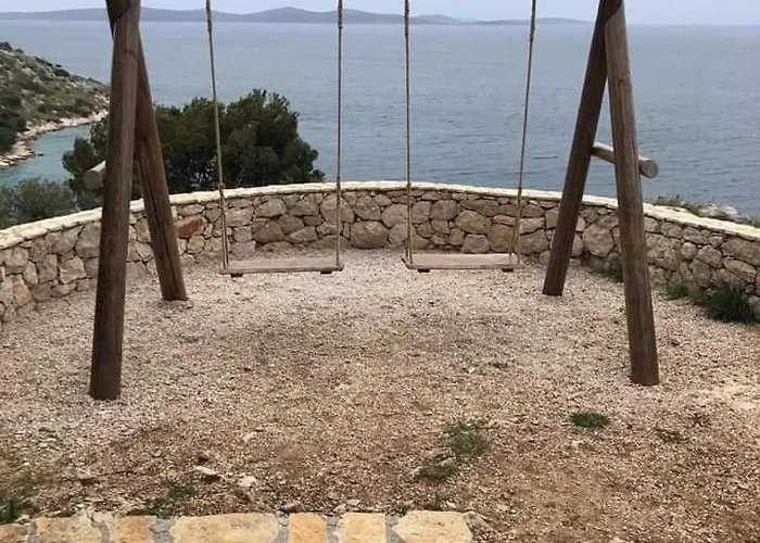 Ivan By The Apartman